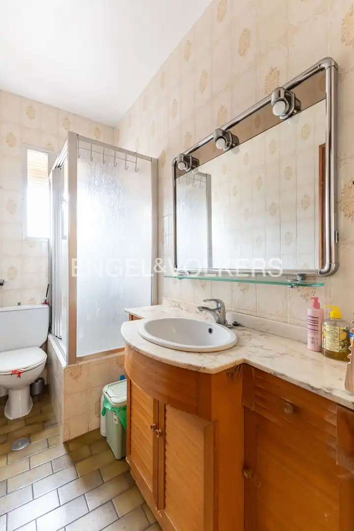Badezimmer von Maisonette zum Verkauf in Madrid mit Klimaanlage, Heizung und Parkett