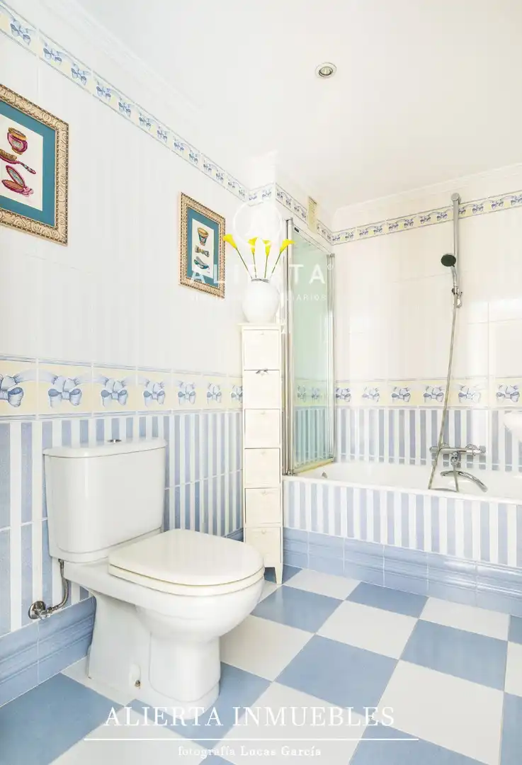 Bathroom of Flat for sale in Zaragoza  with Air Conditioner, Heating and Terrace
