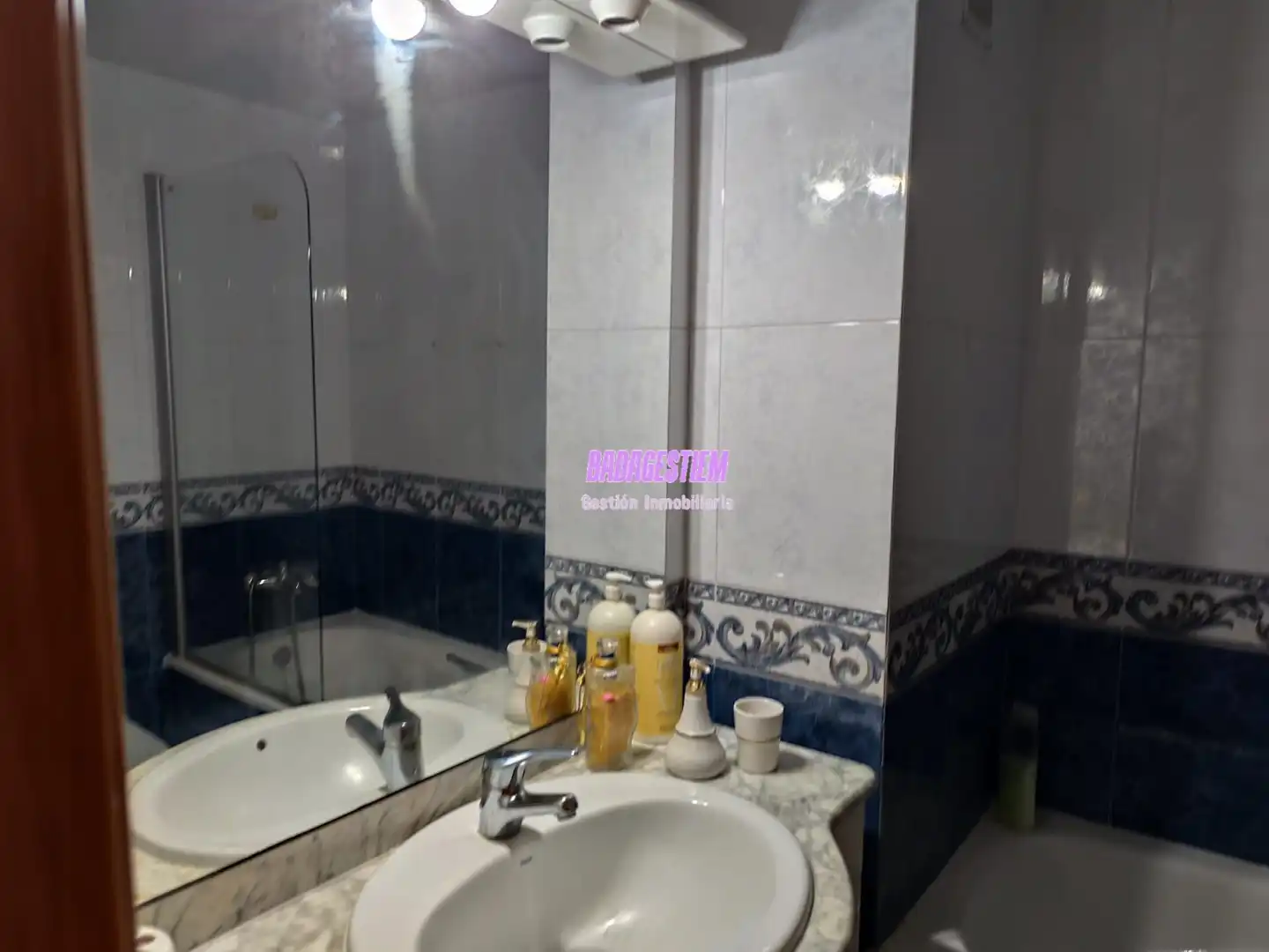 Baño de Piso en venta en Santa Coloma de Gramenet con Calefacción, Terraza y Balcón