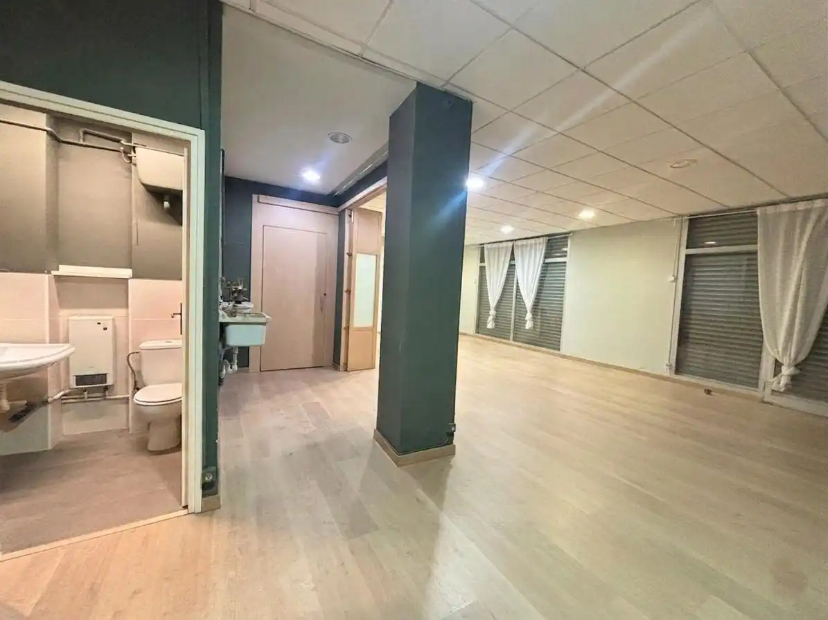 Local de alquiler en L'Hospitalet de Llobregat con Aire acondicionado
