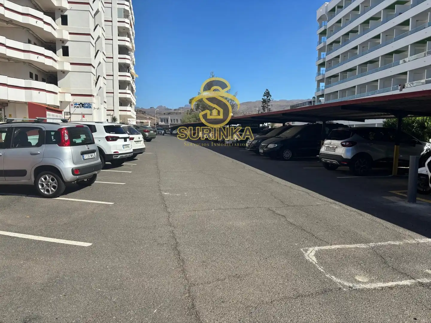 Parking de Apartamento de alquiler en San Bartolomé de Tirajana con Terraza, Piscina y Piscina comunitaria