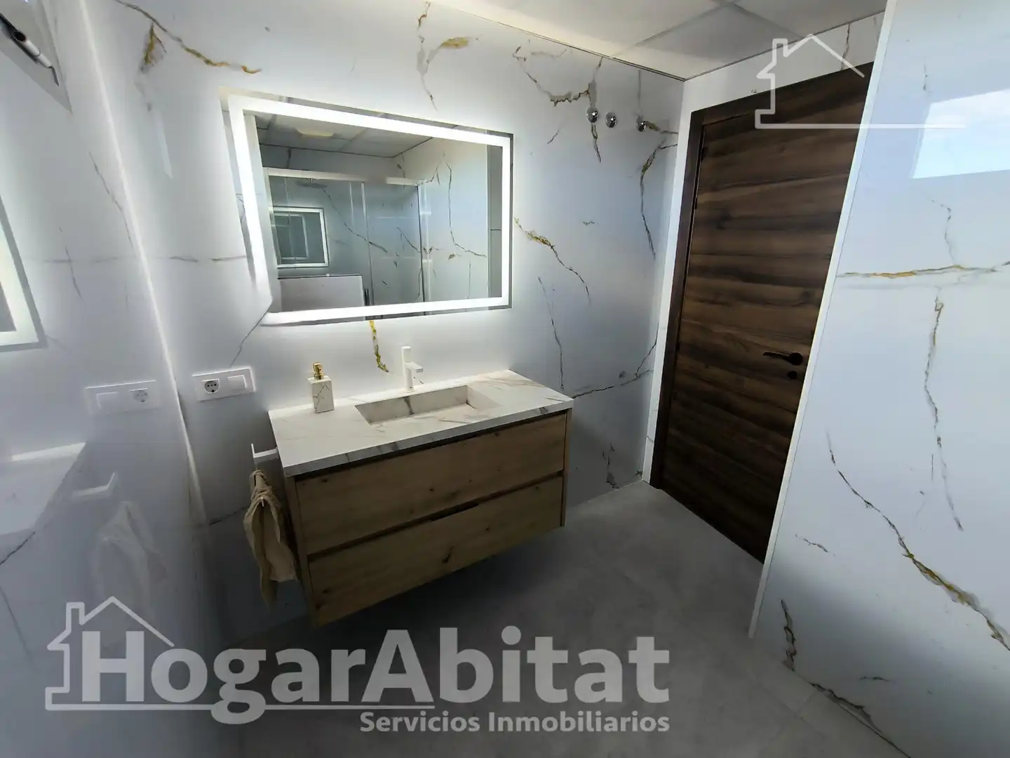Baño de Ático en venta en Torrent con Aire acondicionado, Terraza y Trastero