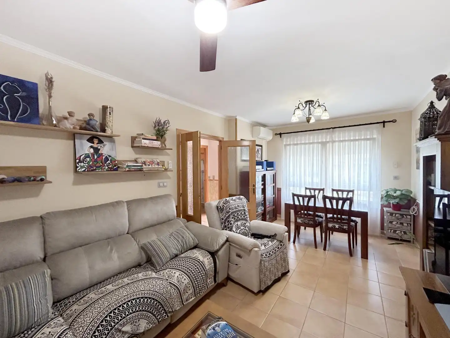 Sala d'estar de Casa adosada en venda en Petrer amb Aire condicionat, Calefacció i Jardí privat
