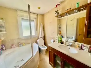 Bathroom of Houses for rent in Villaquilambre  with Heating, Private garden and Parquet flooring