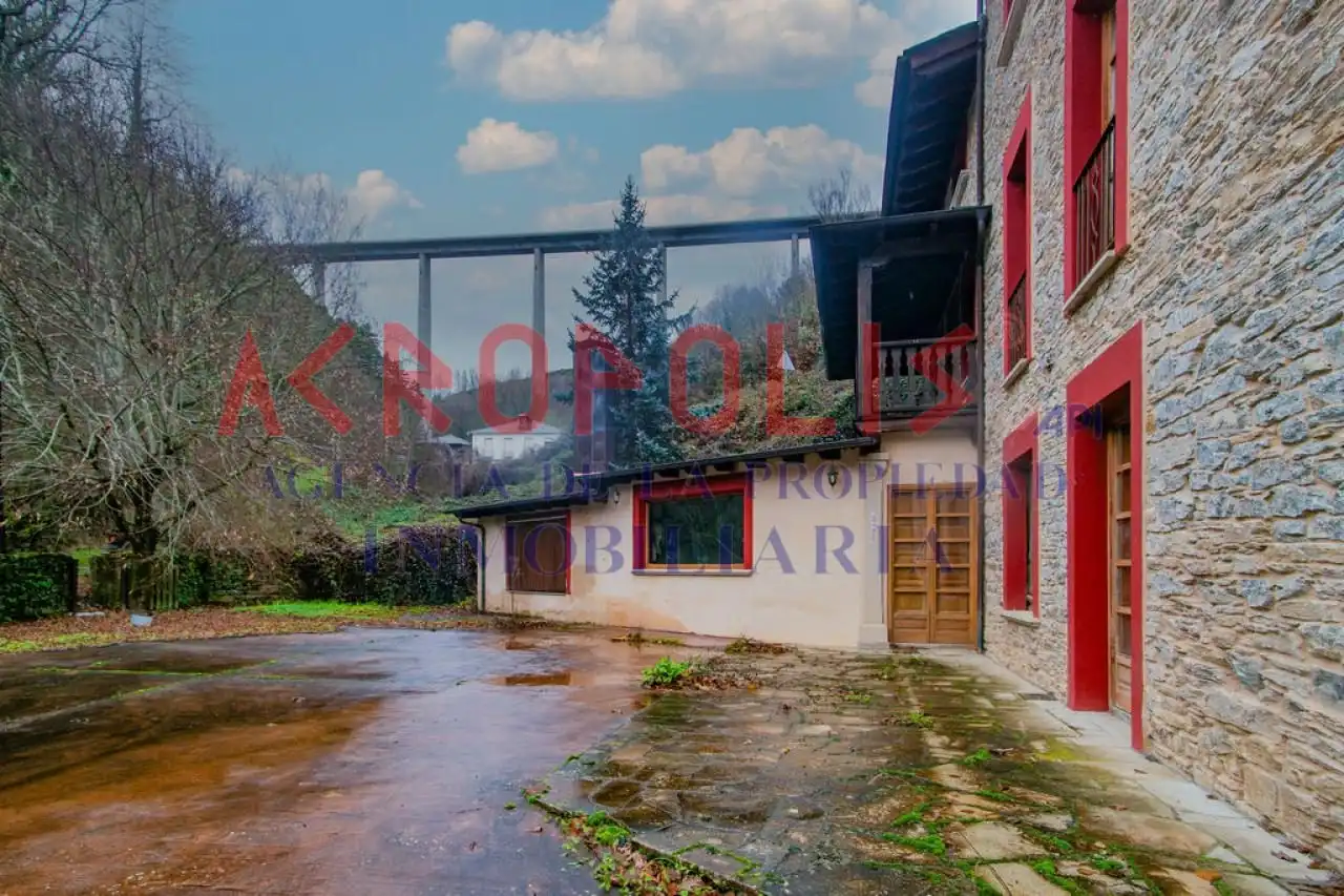 Außenansicht von Wohnung zum Verkauf in Vega de Valcarce mit Heizung