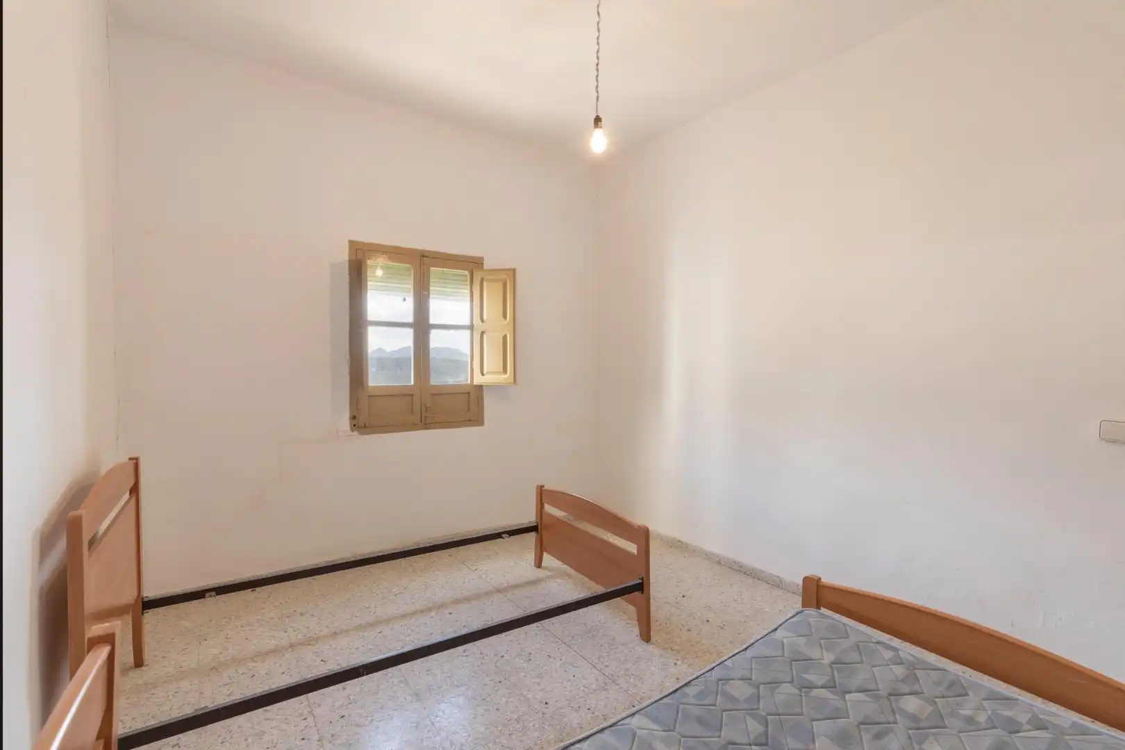 Habitación de Planta baja en venta en Moclín con Terraza, Amueblado y Balcón