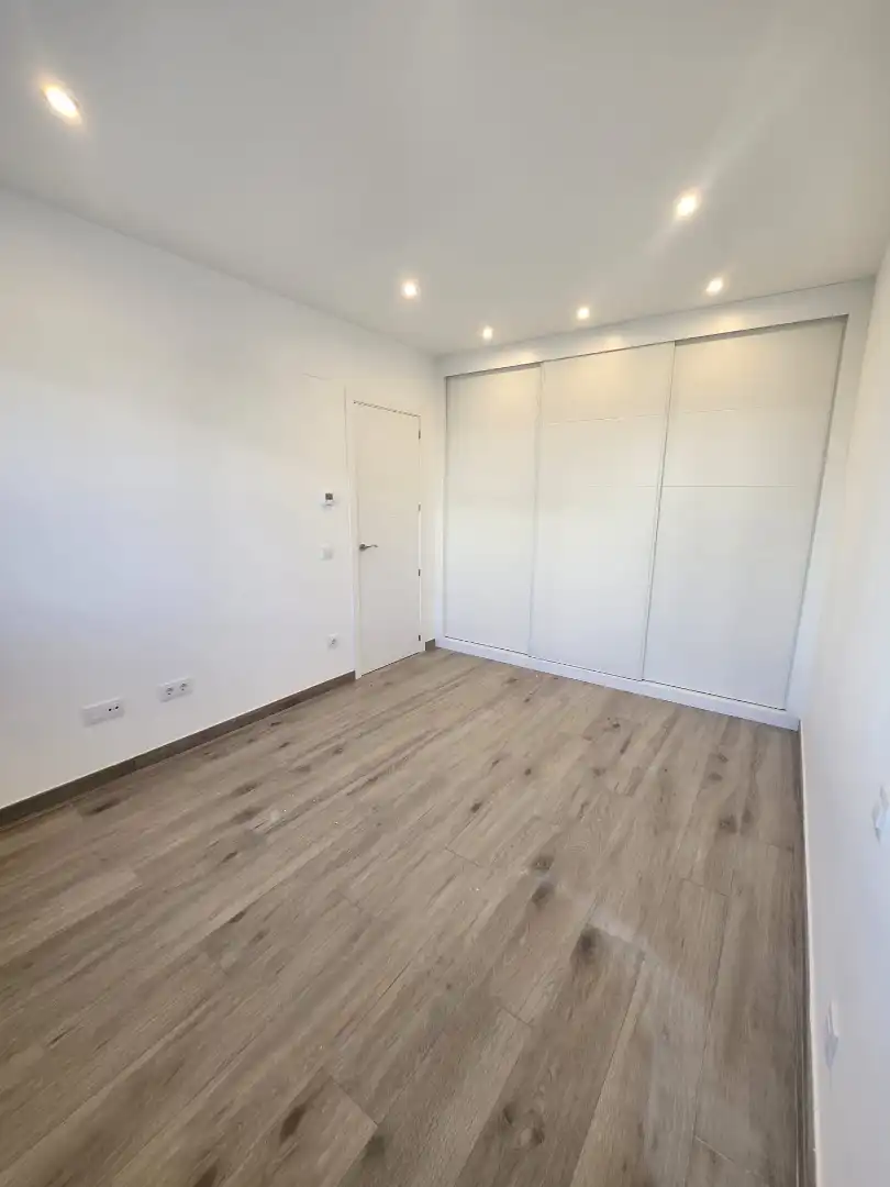 Habitación de Casa adosada en venta en Villalbilla con Calefacción, Jardín privado y Trastero