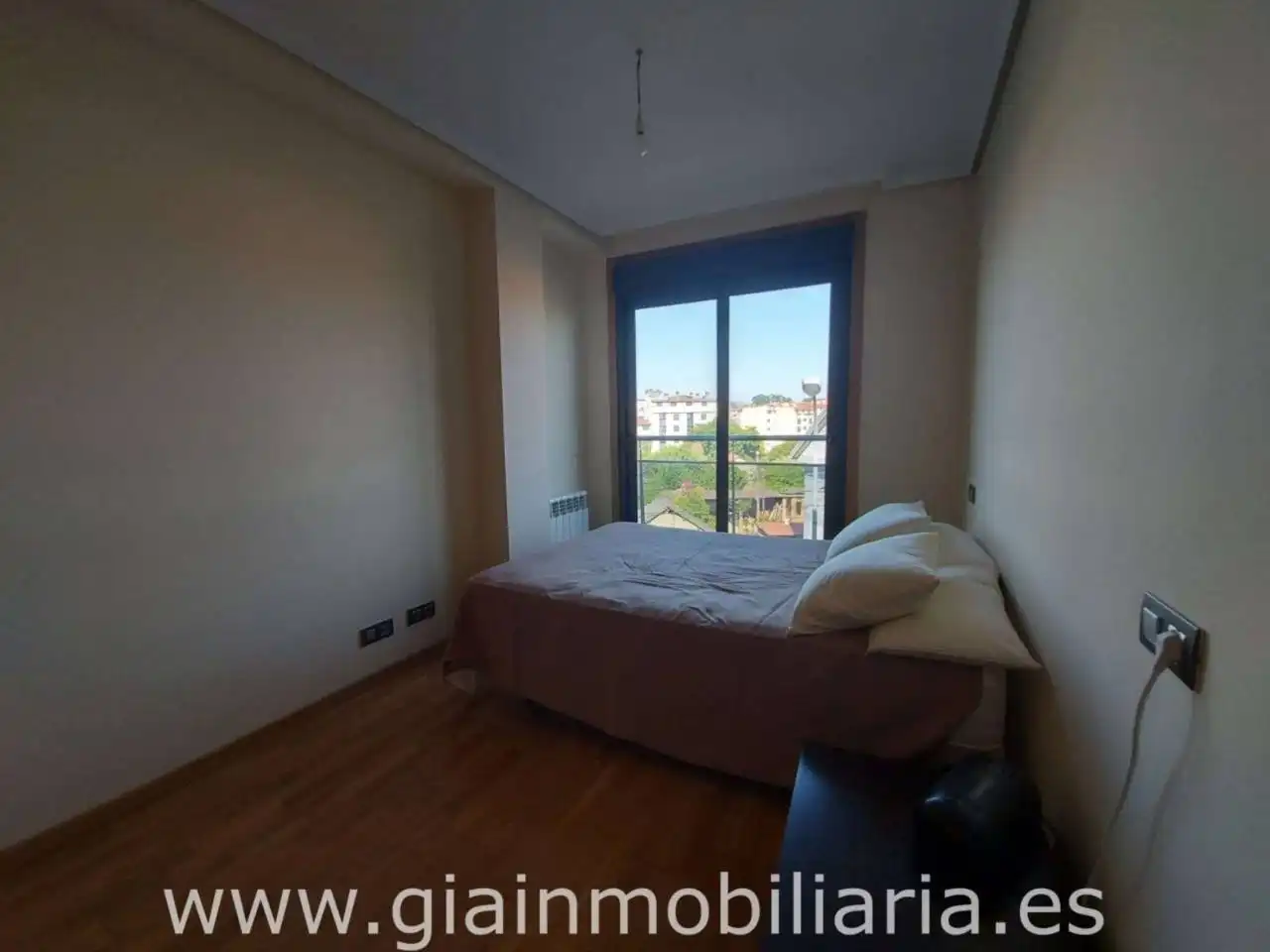 Habitación de Apartamento de alquiler en Salvaterra de Miño con Calefacción, Trastero y Amueblado