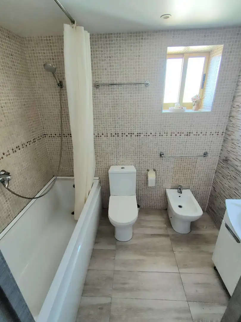 Baño de Apartamento en venta en Guardamar del Segura con Aire acondicionado, Terraza y Amueblado