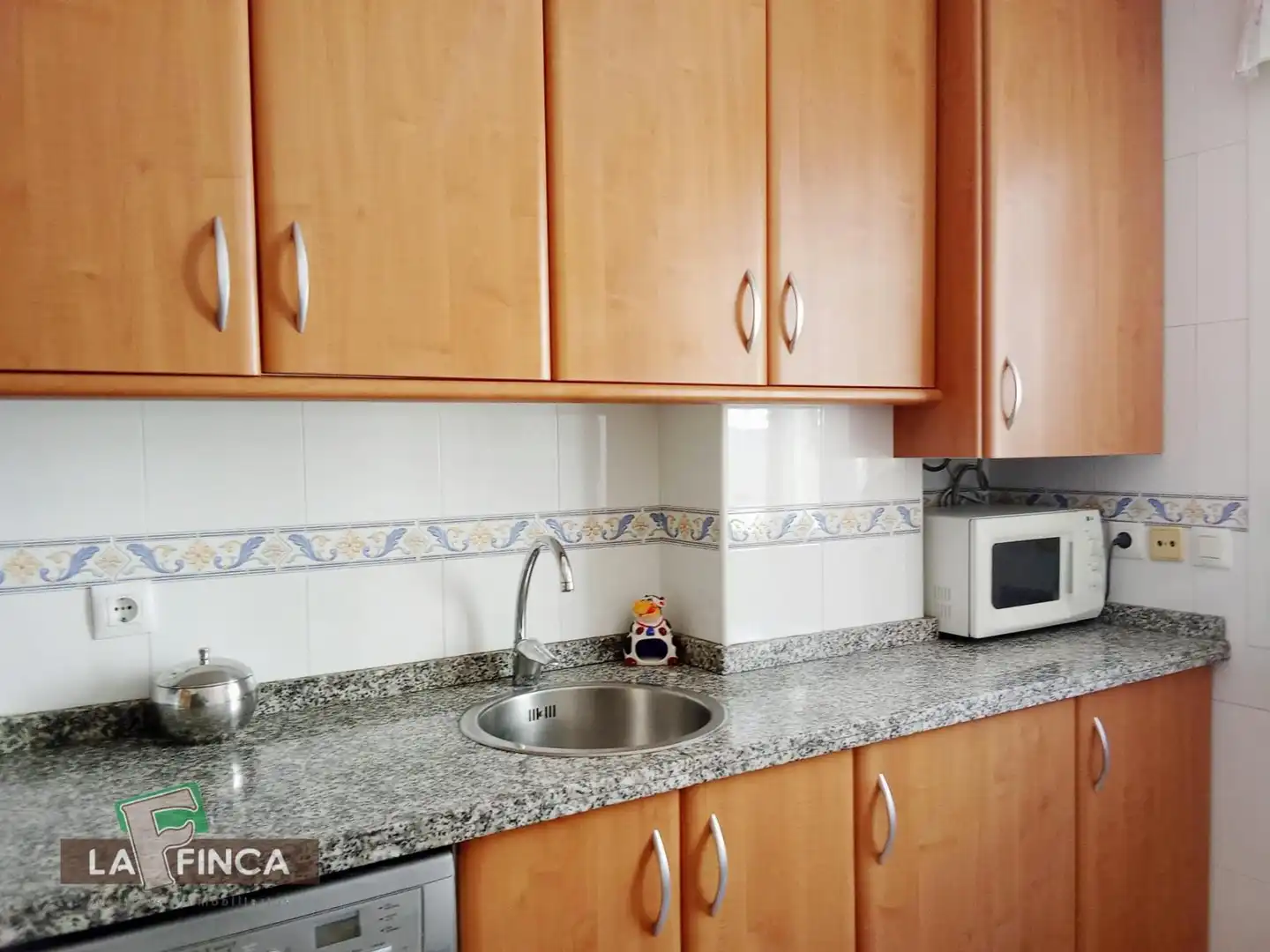 Cocina de Apartamento en venta en Gijón  con Calefacción, Parquet y Trastero