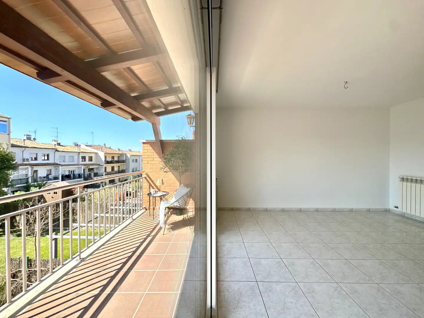 Terrasse von Einfamilien-Reihenhaus zum Verkauf in Taradell mit Heizung, Privatgarten und Terrasse