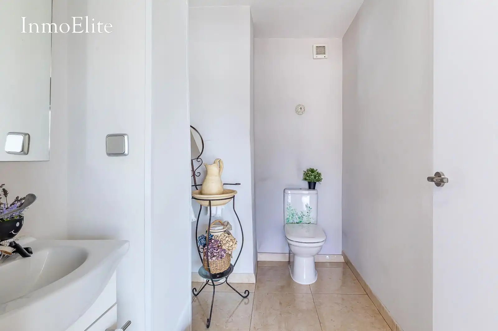 Baño de Local en venta en Madrid con Aire acondicionado y Alarma