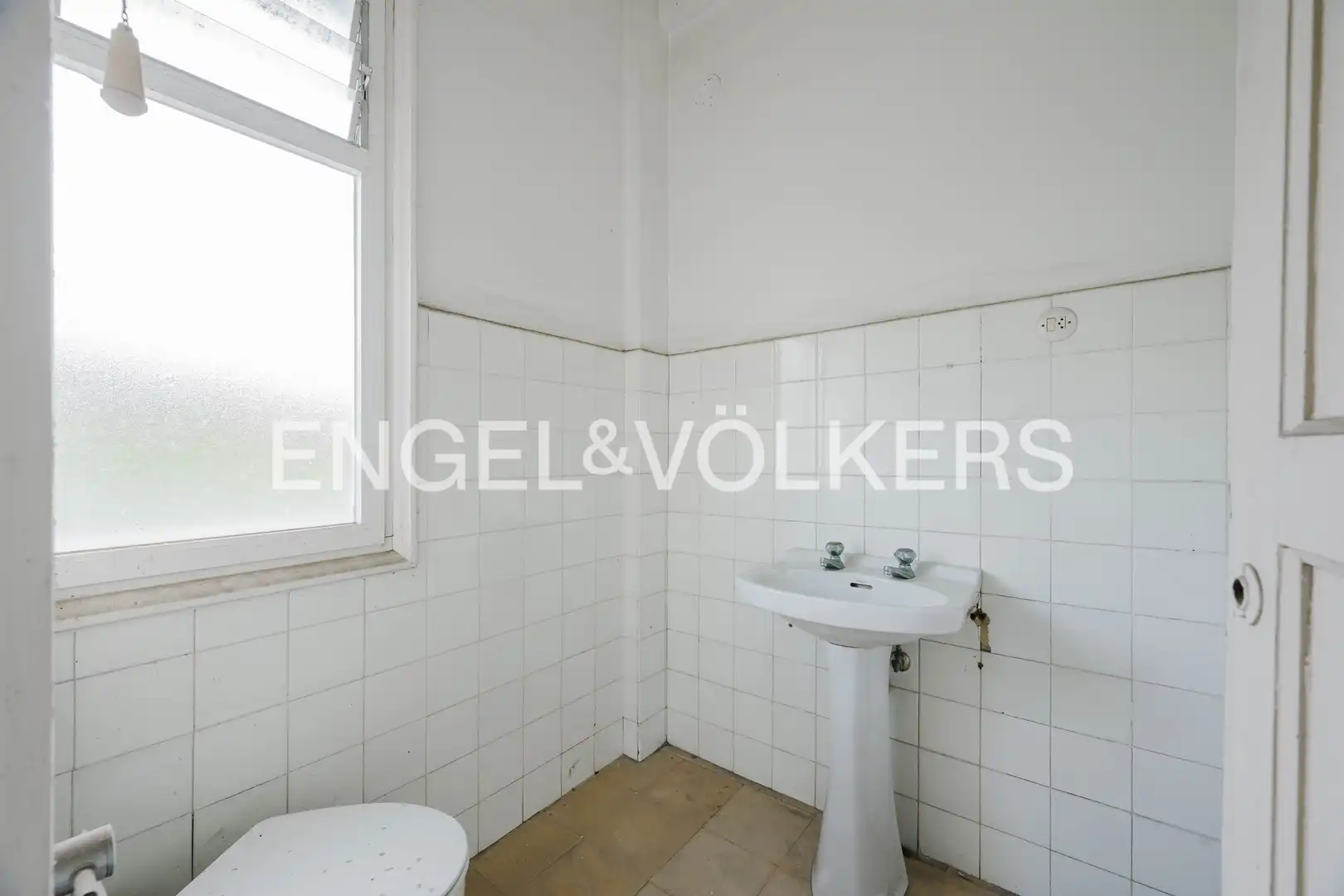 Bathroom of Houses for sale in Donostia - San Sebastián   with Air Conditioner, Heating and Private garden