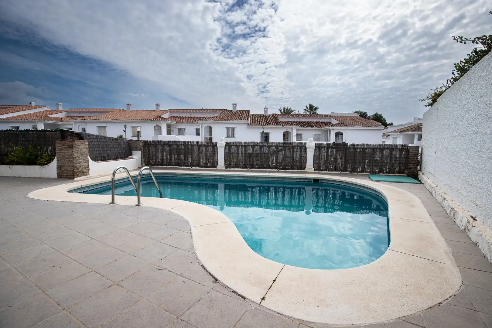 Piscina de Casa adosada de alquiler en Estepona con Terraza, Piscina y Amueblado