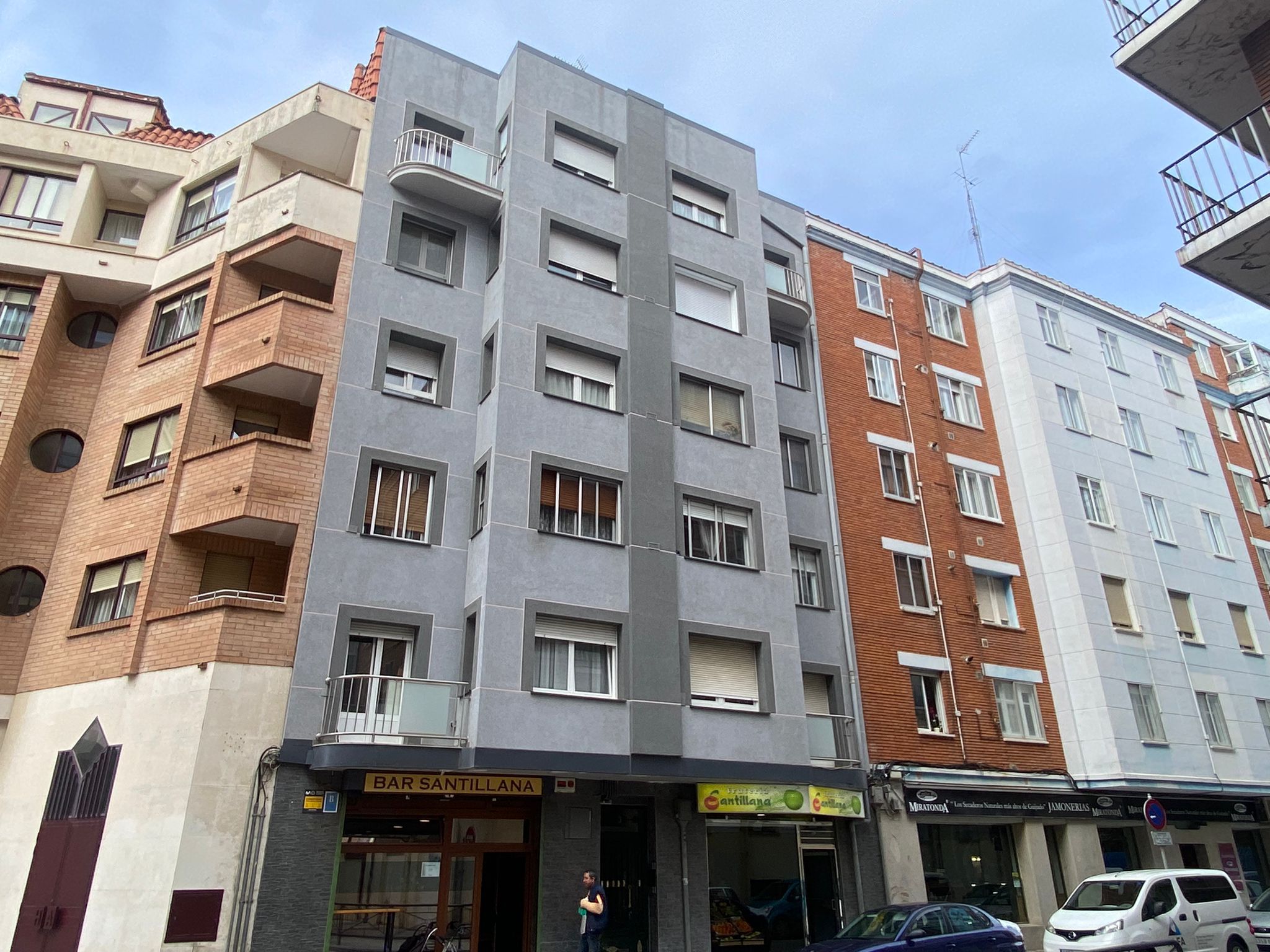 Vista exterior de Pis en venda en Burgos Capital amb Calefacció, Parquet i Terrassa