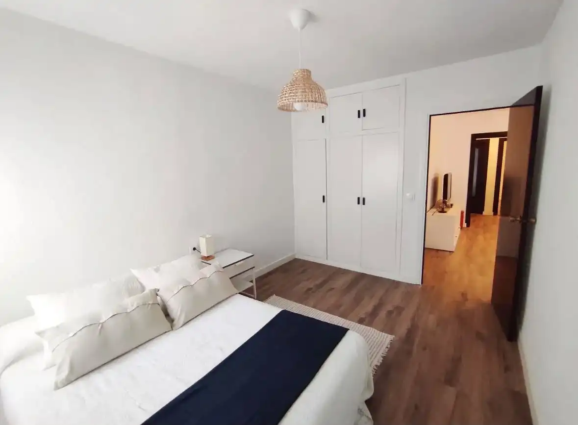 Habitación de Piso de alquiler en Valencia con Aire acondicionado, Amueblado y Horno