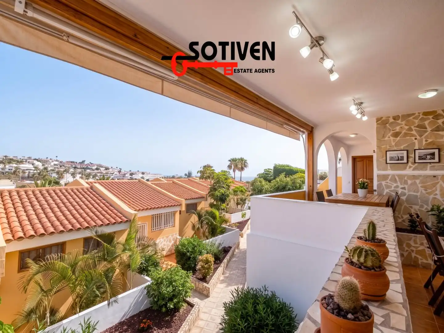 Vista exterior de Apartament de lloguer en Adeje amb Terrassa i Piscina comunitària