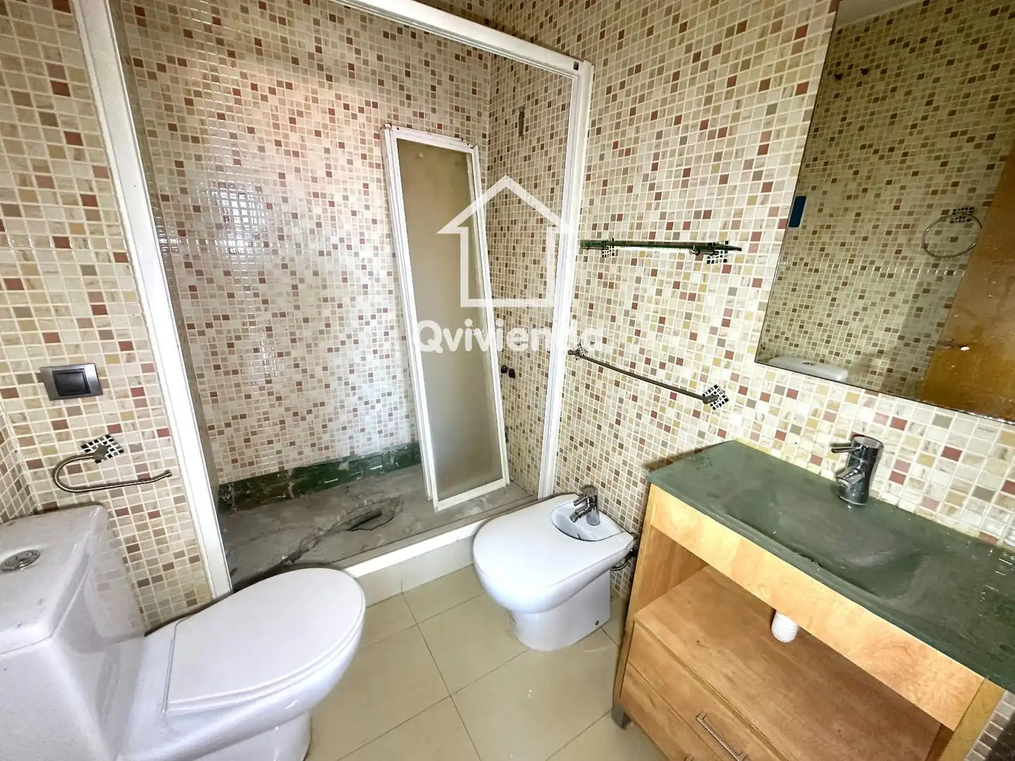 Bathroom of Flat for sale in Sabadell  with Terrace