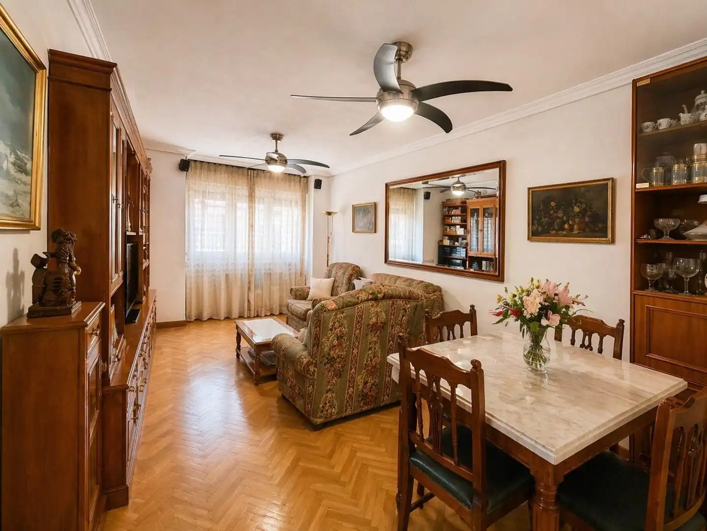 Sala de estar de Piso en venta en  Madrid Capital con Calefacción y Terraza