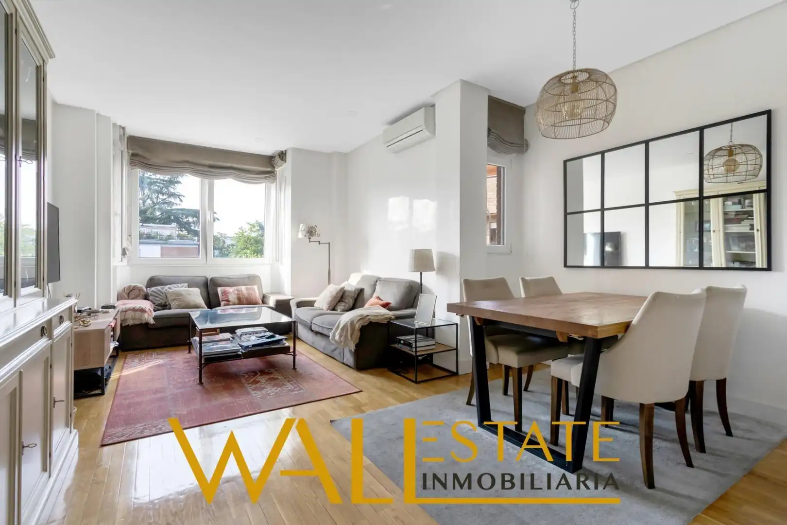Vista exterior de Piso en venta en  Madrid Capital con Aire acondicionado, Calefacción y Jardín privado