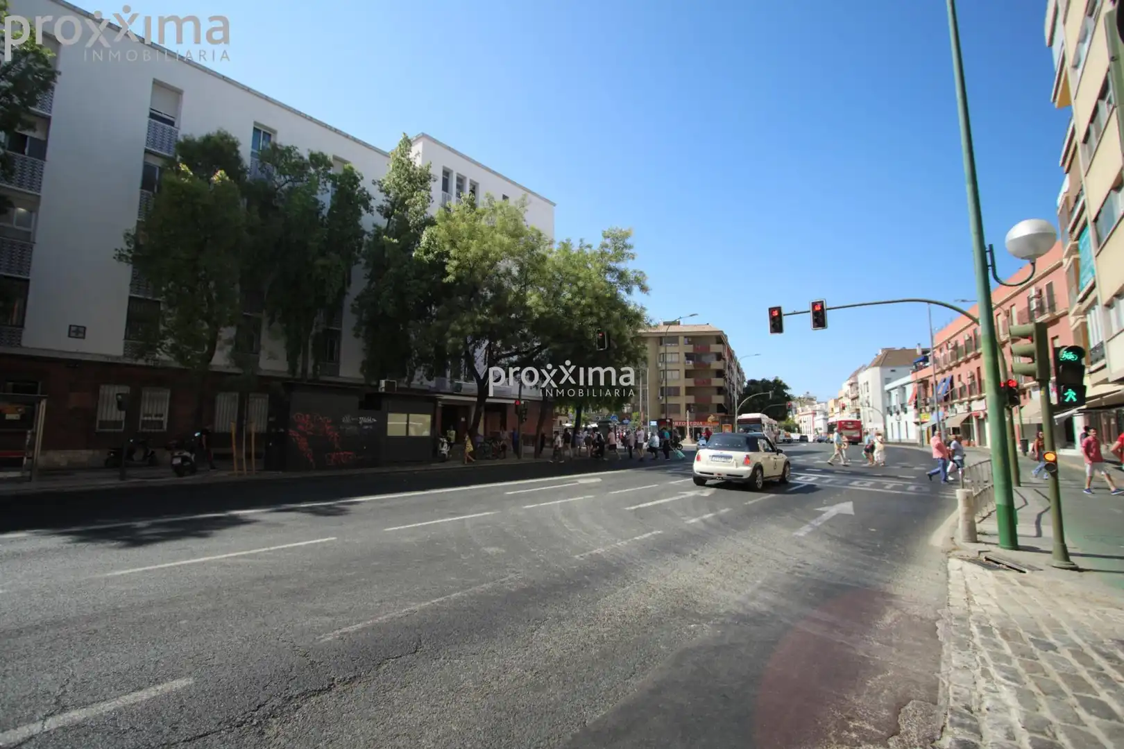 Vista exterior de Local en venda en Sevilla