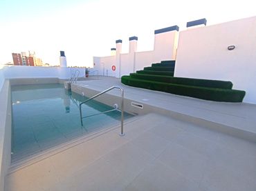Piso con piscina en alquiler en Calle la Rambla de Almería 15