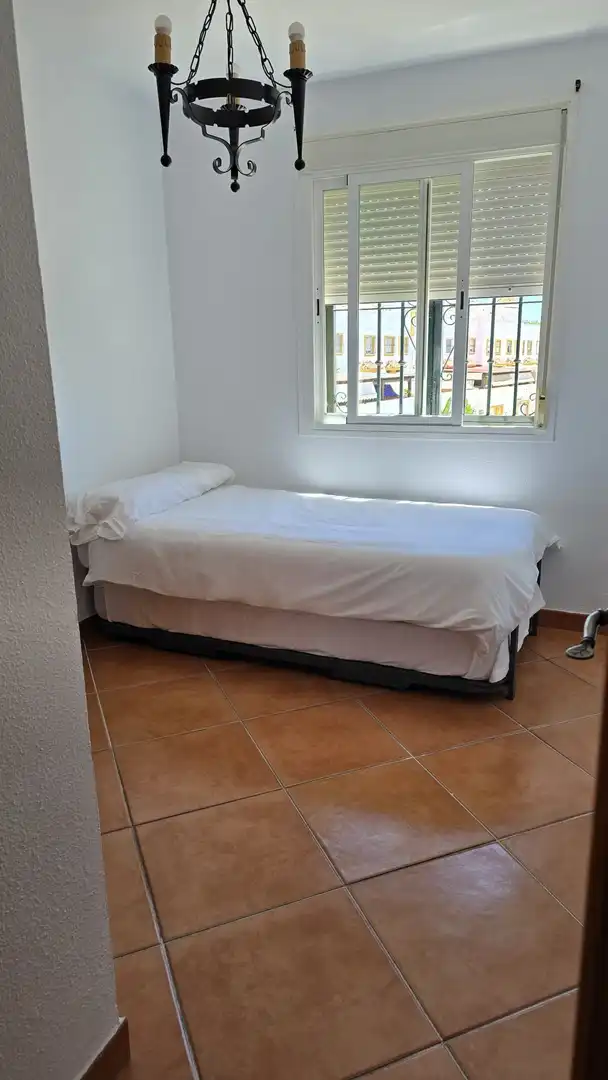 Dormitori de Casa adosada en venda en Marbella amb Jardí privat, Terrassa i Traster