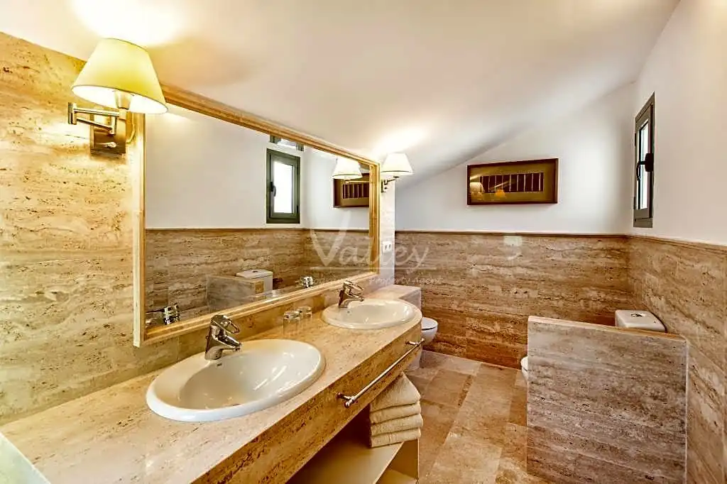 Baño de Ático de alquiler en Sotogrande con Aire acondicionado, Calefacción y Terraza