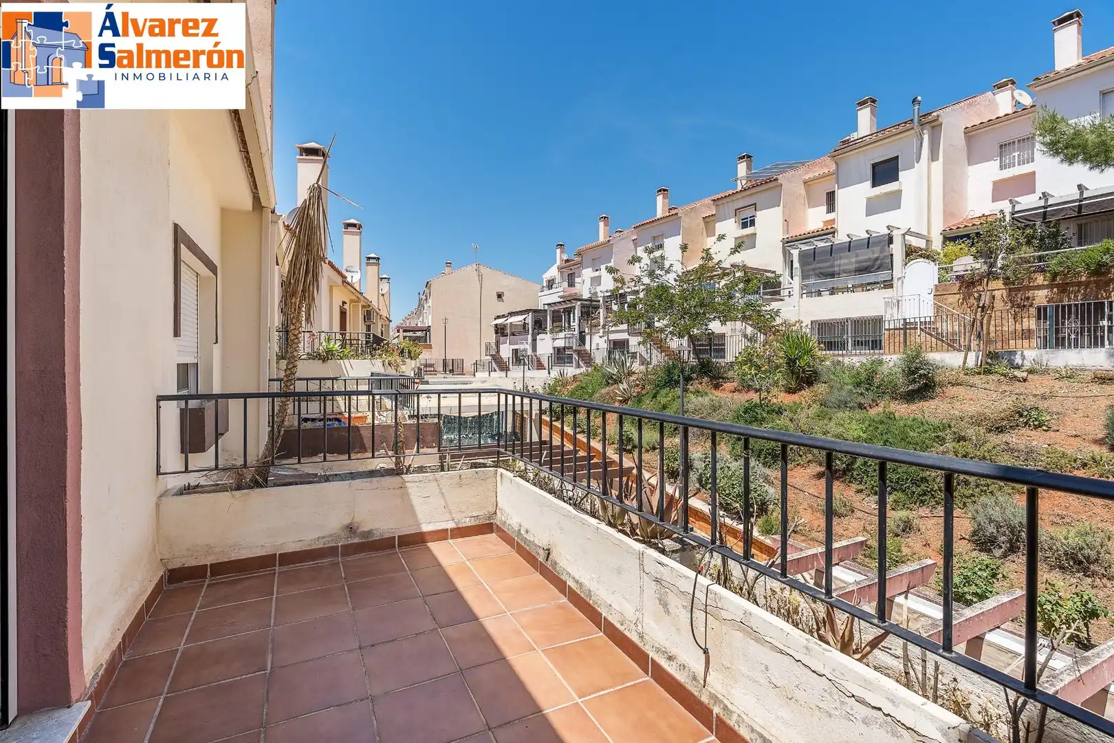 Vista exterior de Casa adosada en venda en Huétor Vega amb Calefacció