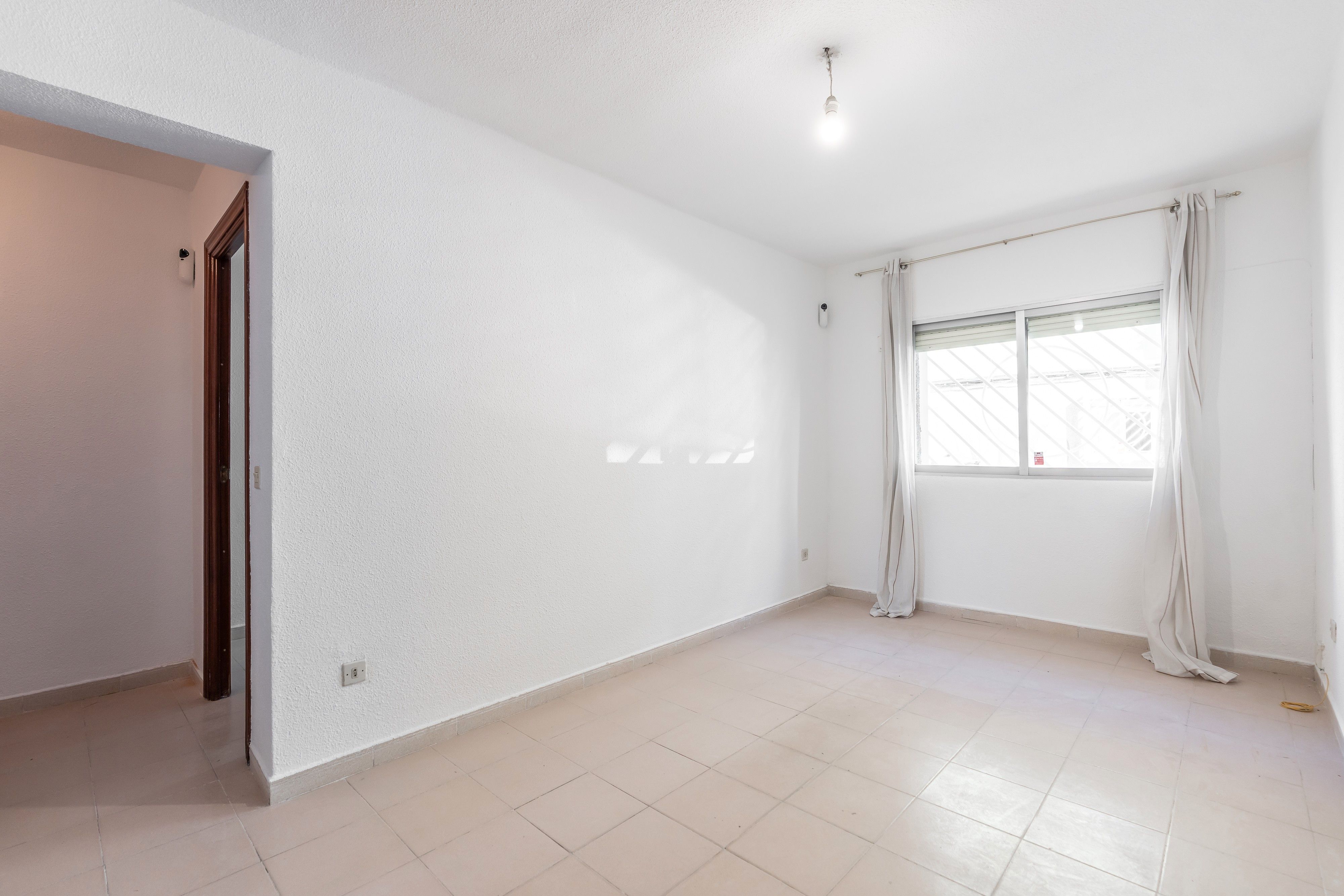 Bedroom of Flat for sale in  Madrid Capital