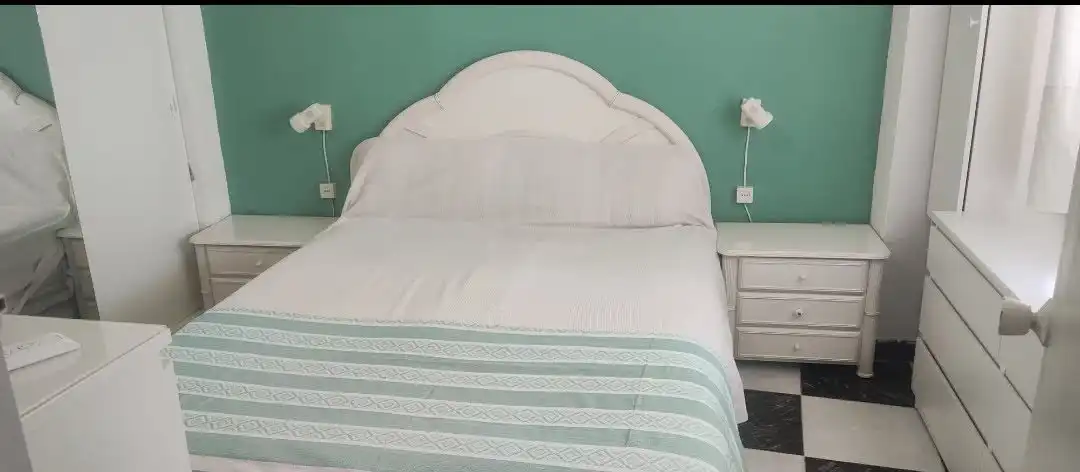Habitación de Apartamento de alquiler en Torremolinos con Aire acondicionado, Amueblado y Microondas