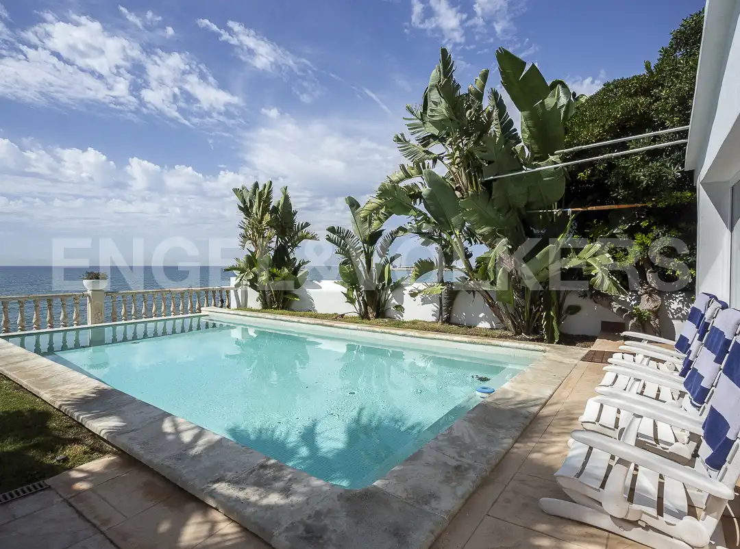 Vista exterior de Casa o xalet en venda en Vilanova i la Geltrú amb Calefacció, Jardí privat i Piscina