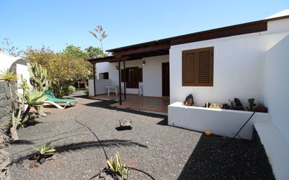 Vista exterior de Casa o xalet en venda en Yaiza amb Terrassa