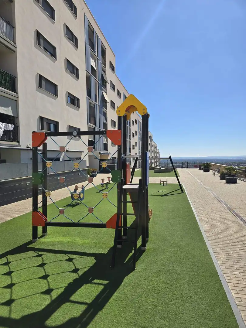Vista exterior de Piso en venta en Crevillent con Aire acondicionado, Parquet y Terraza
