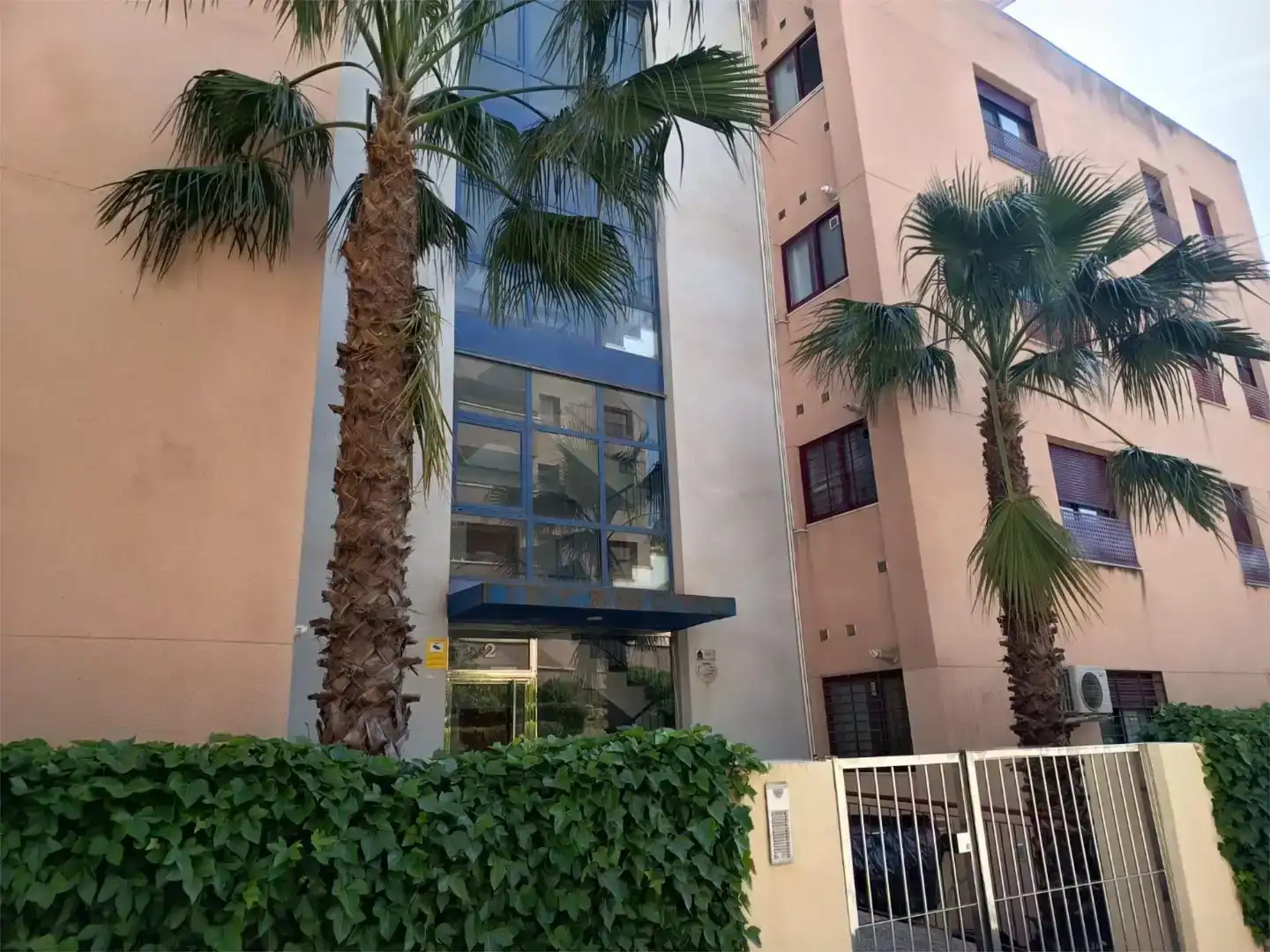 Exterior view of Flat for sale in  Granada Capital