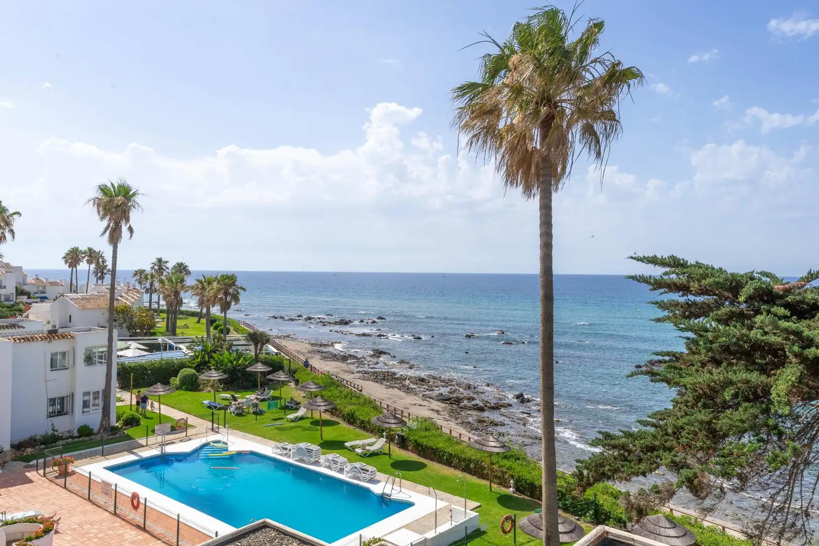 Piscina de Pis de lloguer en Mijas amb Aire condicionat, Calefacció i Jardí privat