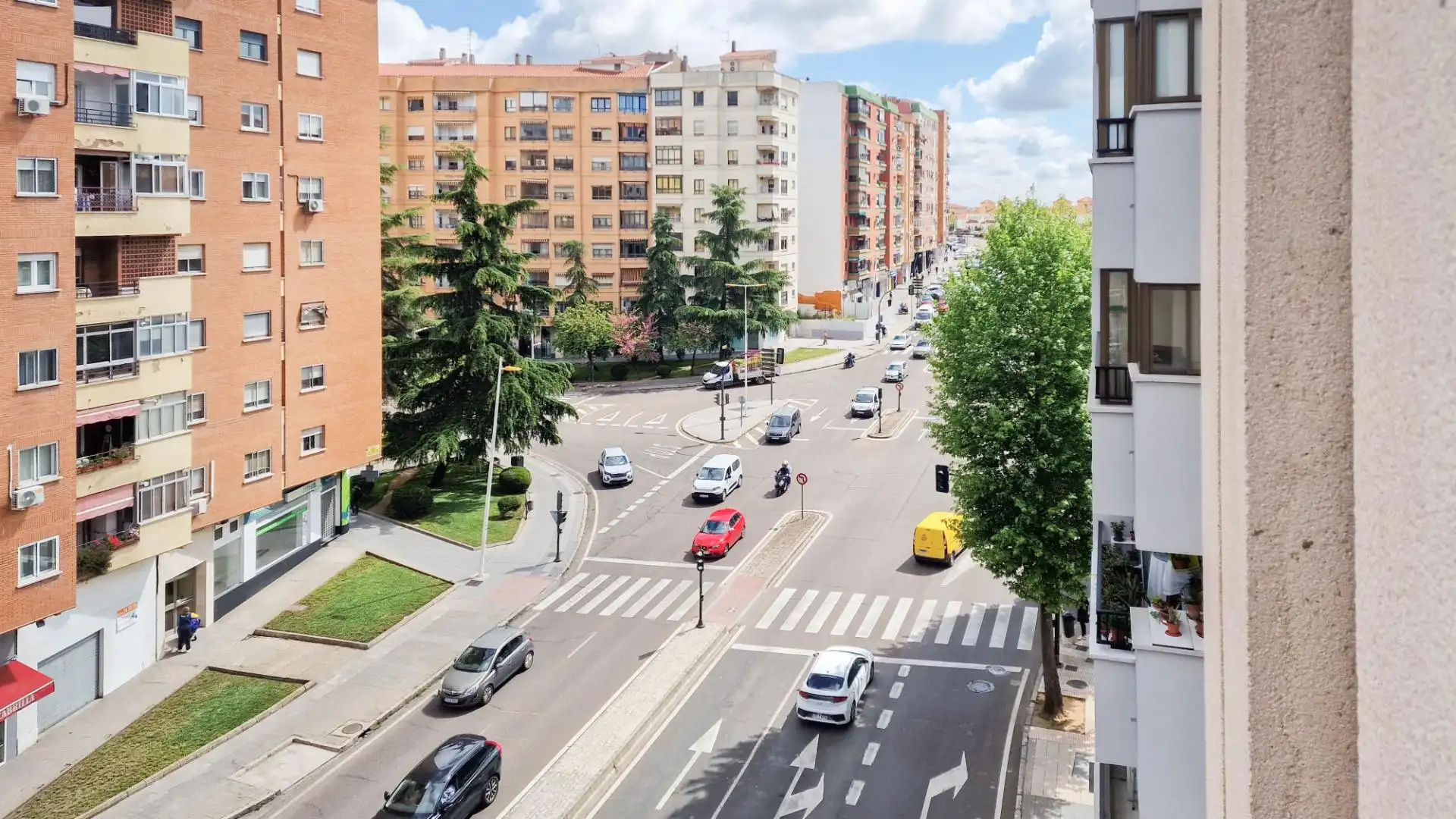Vista exterior de Oficina de lloguer en Badajoz amb Aire condicionat