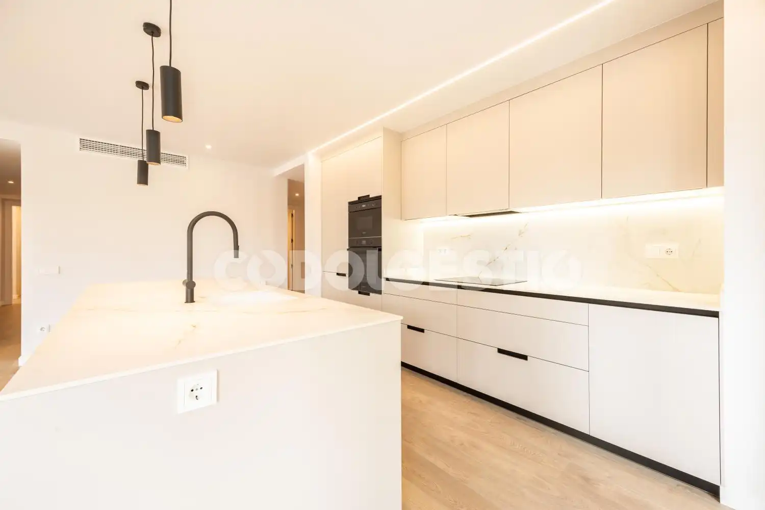Flat for sale in Ronda Camprodon, 38, Nord