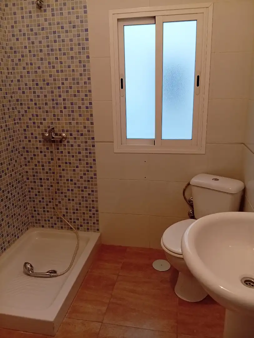 Badezimmer von Wohnung zur Miete in Granada mit Haustiere erlaubt