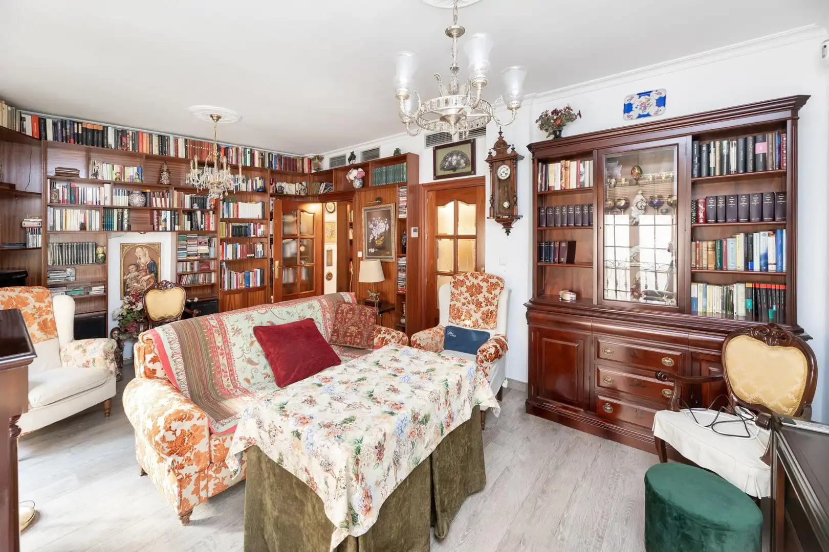 Living room of Flat for sale in Granada  with Air Conditioner, Heating and Parquet flooring