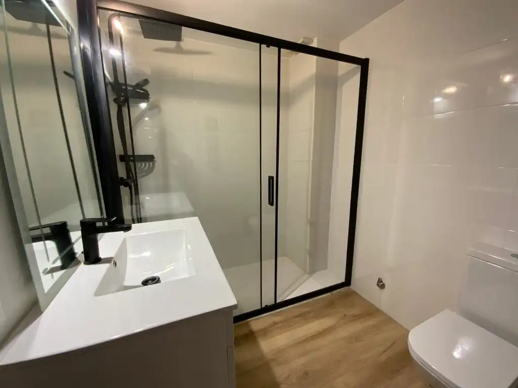 Bathroom of Apartments for sale in Benasque, Huesca