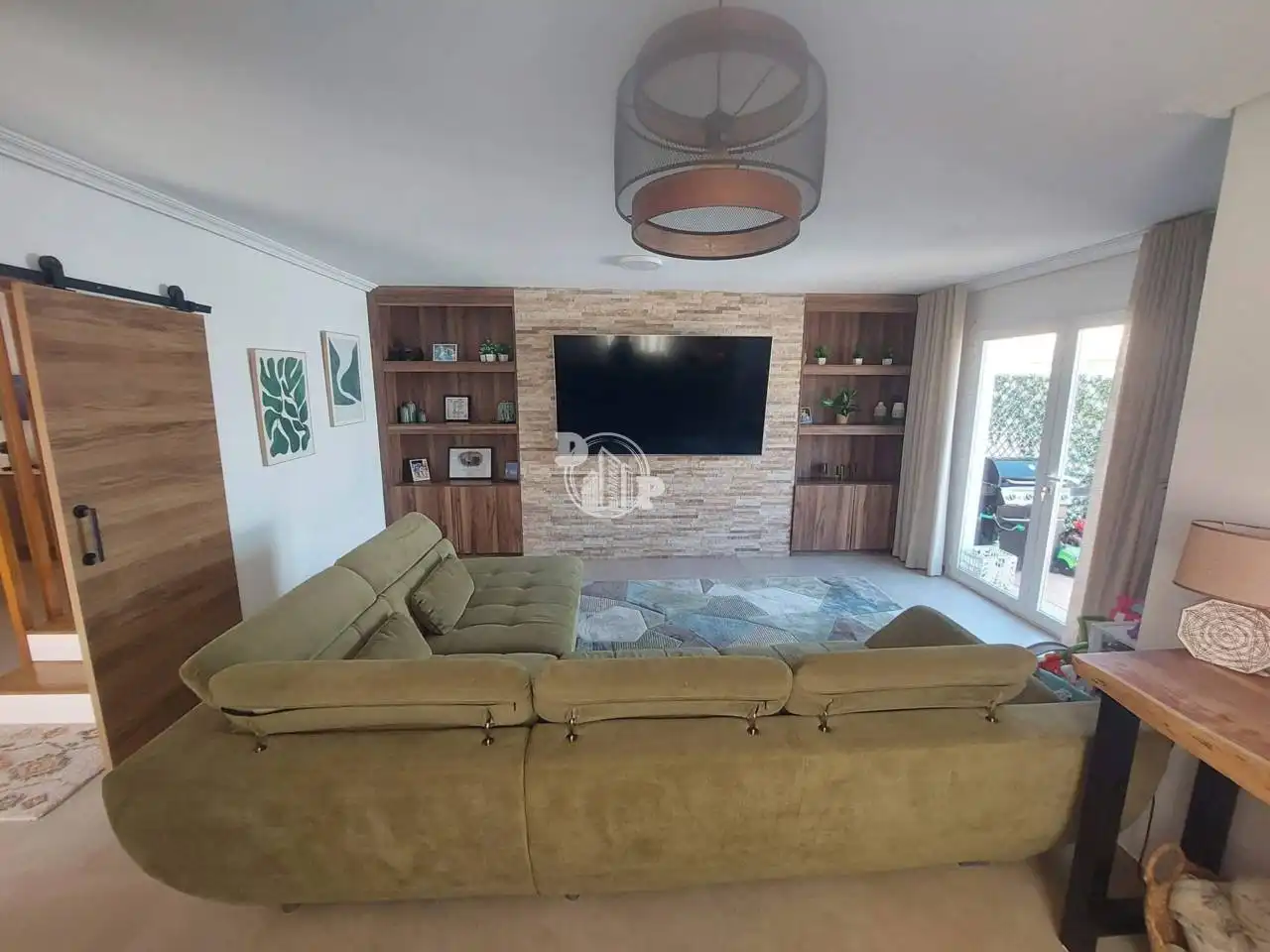 Sala d'estar de Casa adosada en venda en Benidorm amb Jardí privat