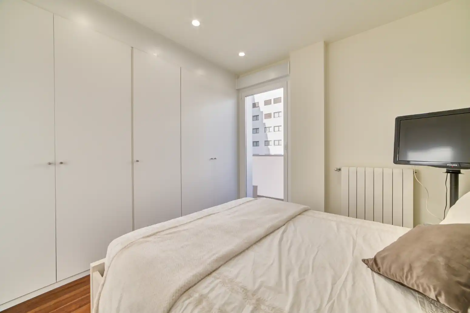 Habitación de Piso en venta en  Pamplona / Iruña con Calefacción, Terraza y Trastero