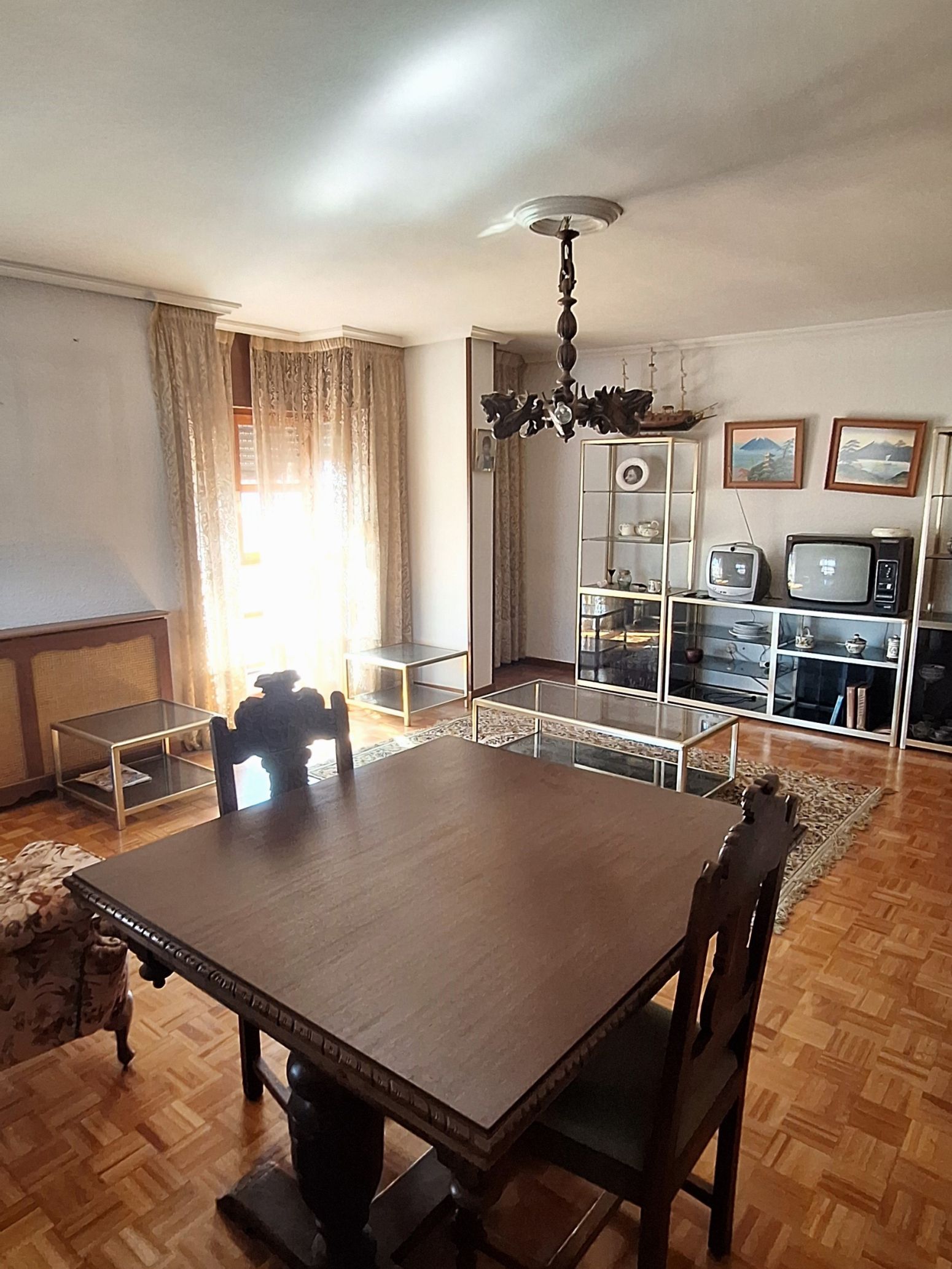 Menjador de Pis en venda en Aguilar de Campoo amb Calefacció, Parquet i Moblat