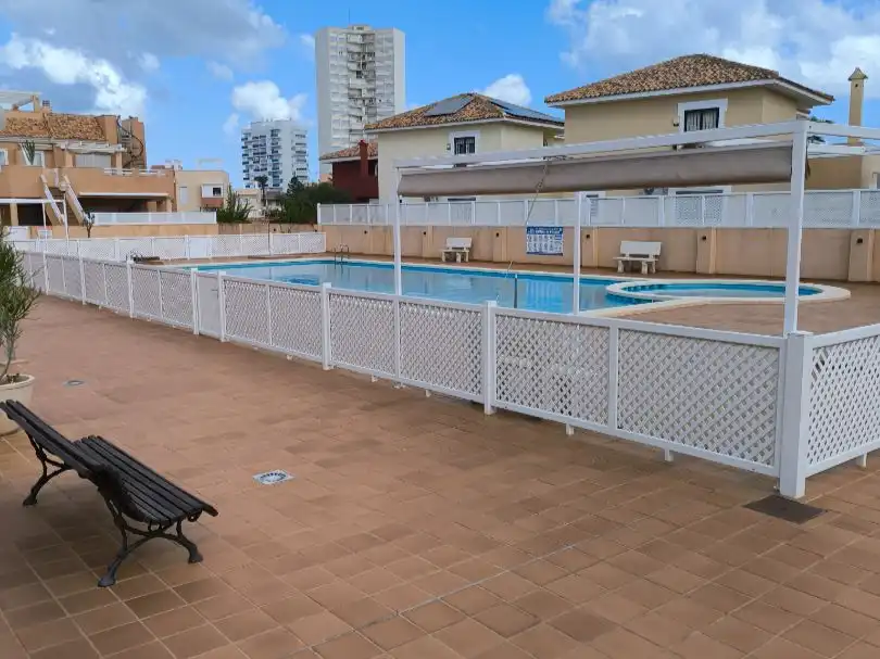 Piscina de Apartament en venda en La Manga del Mar Menor amb Aire condicionat i Terrassa