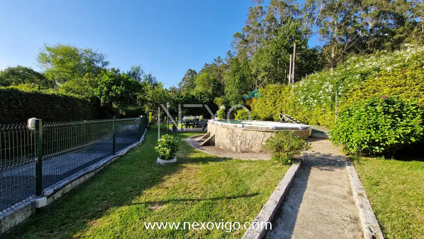 Piscina de Casa o chalet en venta en Cangas  con Calefacción, Jardín privado y Piscina