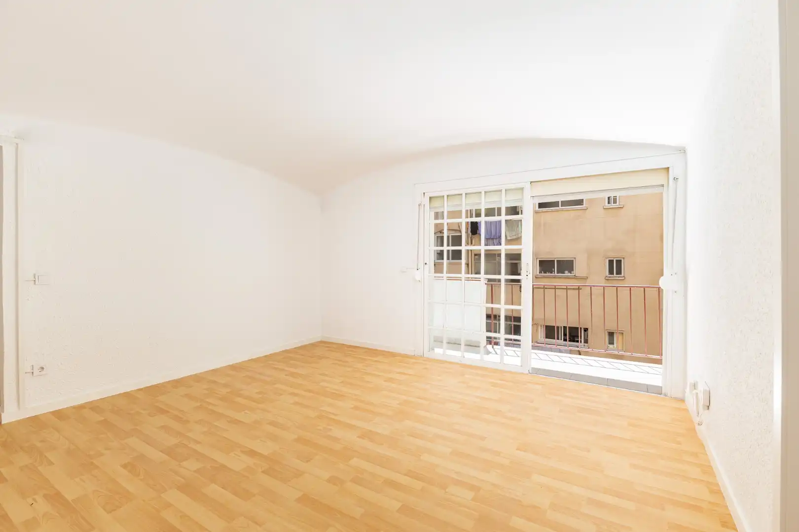 Habitación de Piso en venta en L'Hospitalet de Llobregat con Parquet, Horno y Balcón