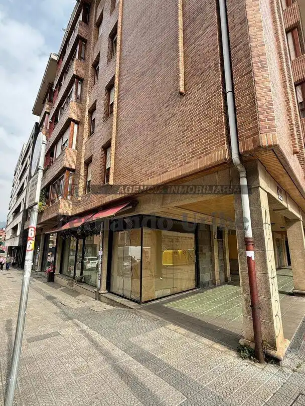 Local comercial de lloguer a Josemiel Barandiaran Kalea