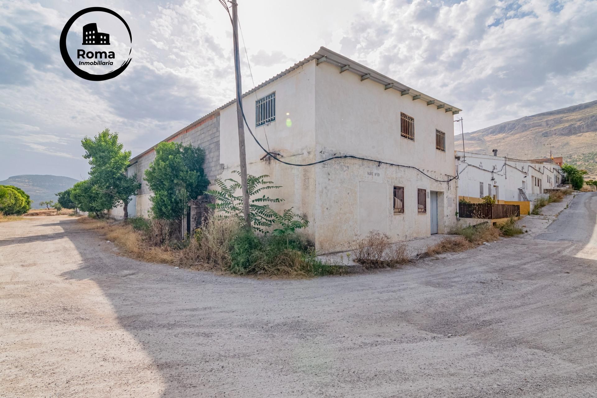 Vista exterior de Nau industrial en venda en Loja