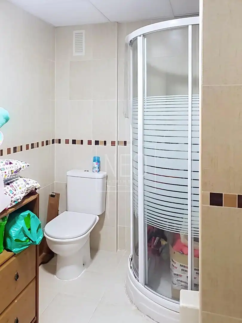 Baño de Piso en venta en Seseña con Aire acondicionado, Jardín privado y Terraza